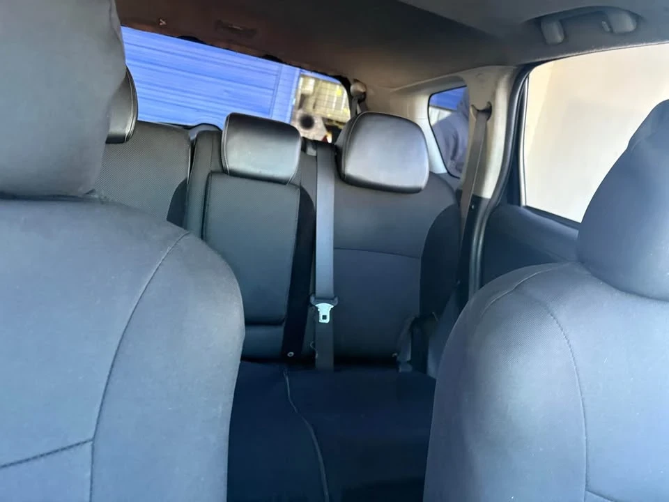 2010 Mitsubishi Outlander - Image 9 of 10