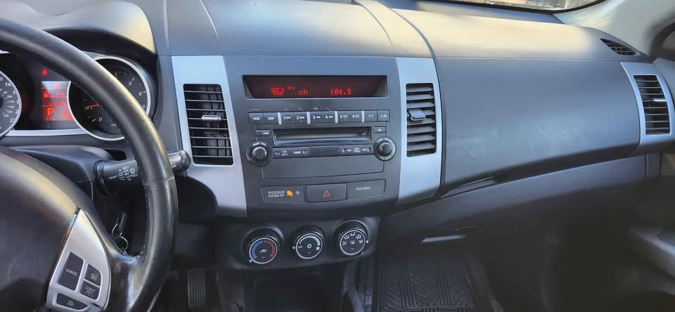 2010 Mitsubishi Outlander - Image 6 of 9