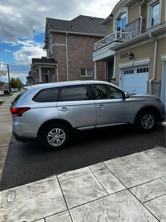 2010 Mitsubishi Outlander - Image 4 of 6