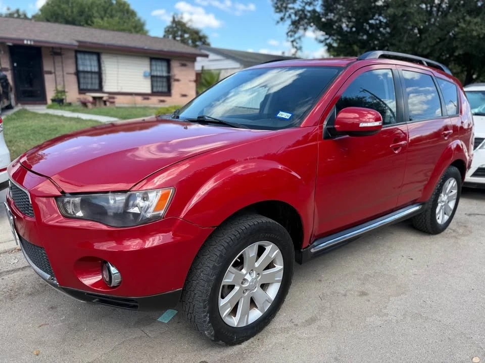 2010 Mitsubishi Outlander - Image 3 of 11