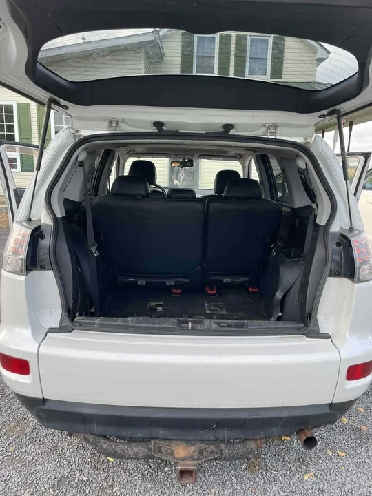 2010 Mitsubishi Outlander - Image 6 of 10