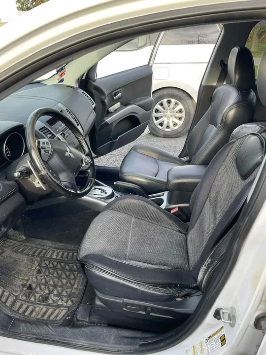 2010 Mitsubishi Outlander - Image 4 of 10