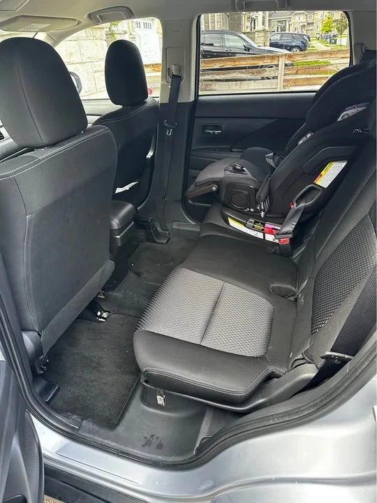 2010 Mitsubishi Outlander - Image 5 of 6
