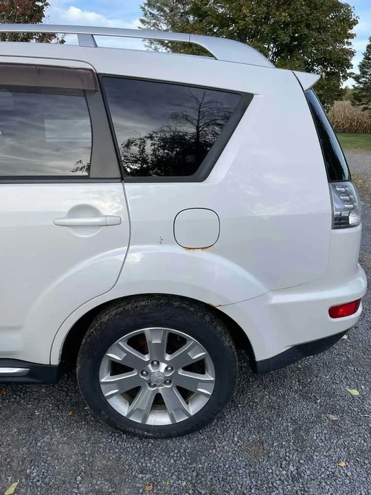 2010 Mitsubishi Outlander - Image 8 of 10