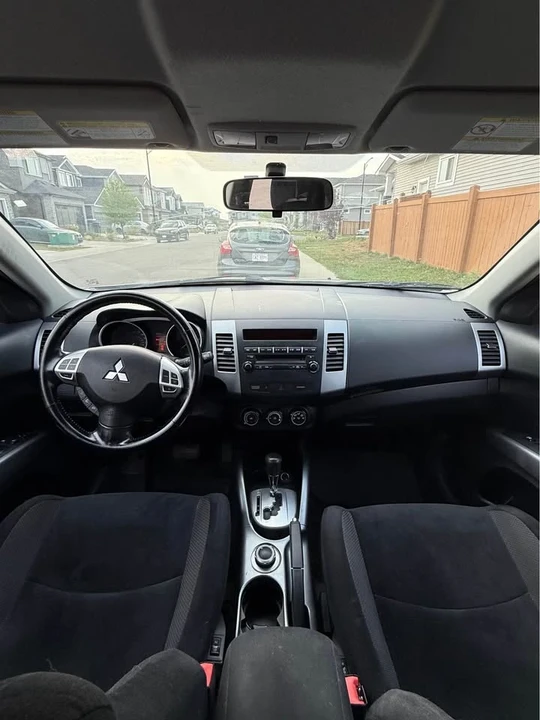 2010 Mitsubishi Outlander - Image 8 of 10