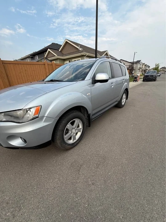2010 Mitsubishi Outlander - Image 6 of 10