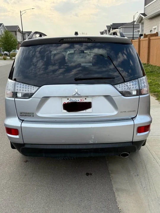 2010 Mitsubishi Outlander - Image 4 of 10