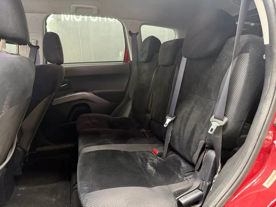 2010 Mitsubishi Outlander - Image 13 of 20