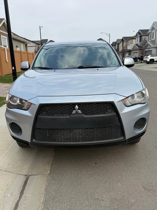 2010 Mitsubishi Outlander - Image 3 of 10