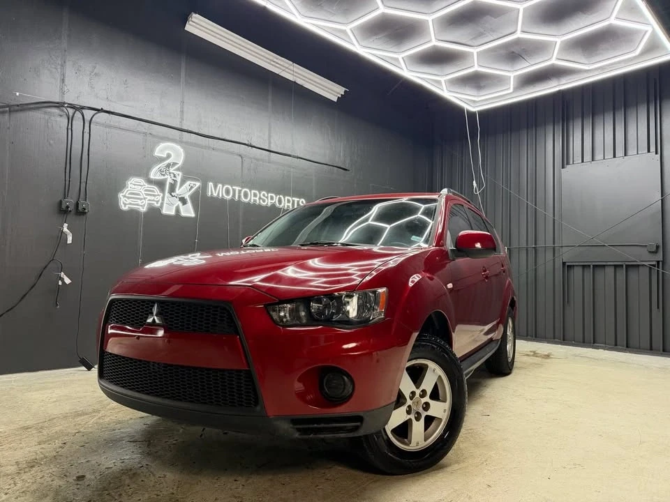 2010 Mitsubishi Outlander - Image 2 of 20