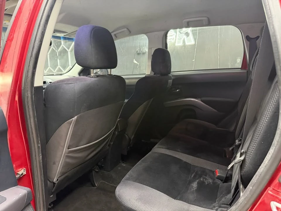 2010 Mitsubishi Outlander - Image 12 of 20