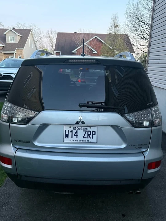 2010 Mitsubishi Outlander - Image 4 of 10