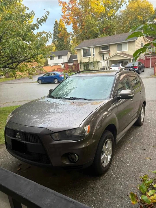 2010 Mitsubishi Outlander - Image 3 of 5