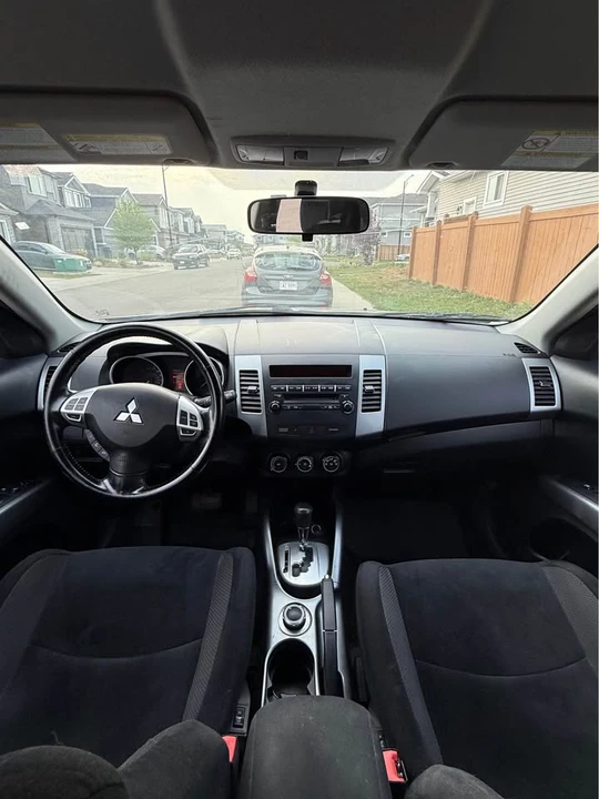 2010 Mitsubishi Outlander - Image 8 of 9
