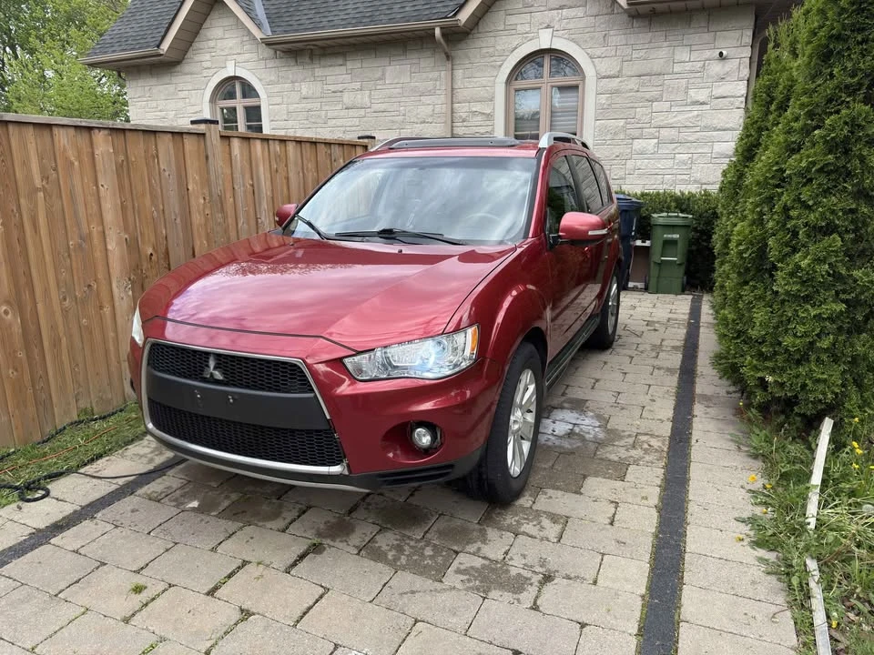 2010 Mitsubishi Outlander - Image 4 of 5