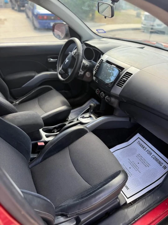 2010 Mitsubishi Outlander - Image 6 of 10