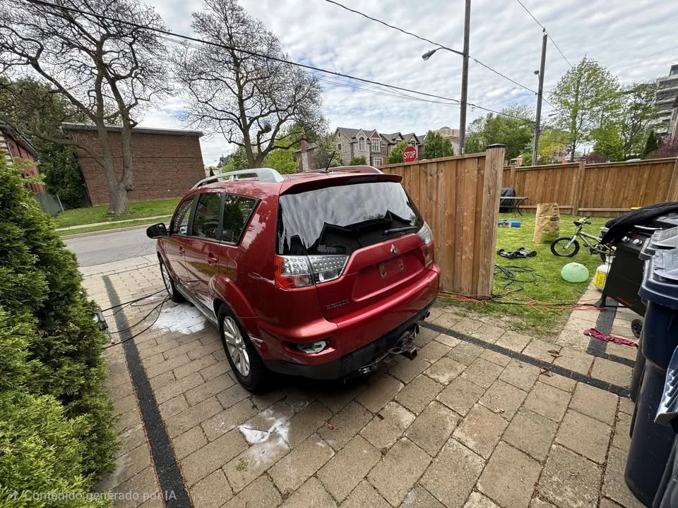2010 Mitsubishi Outlander - Image 3 of 5