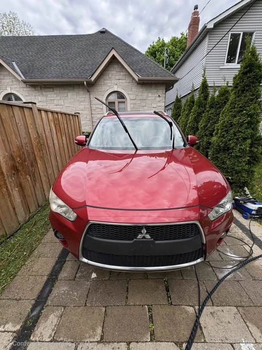 2010 Mitsubishi Outlander - Image 2 of 5