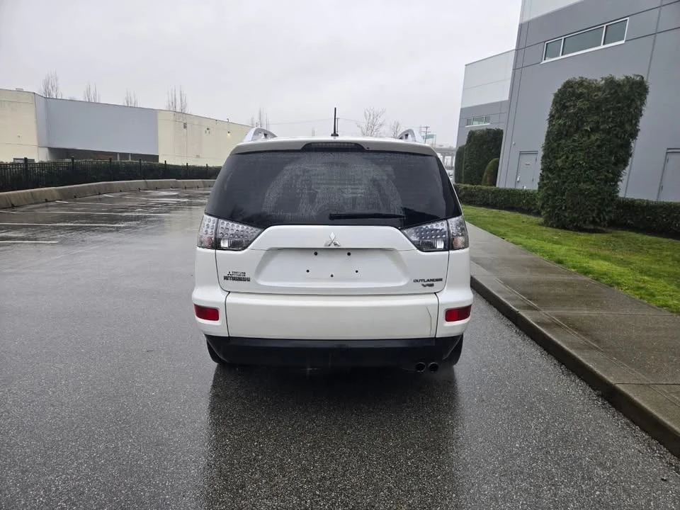2010 Mitsubishi Outlander - Image 5 of 15