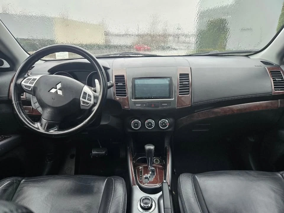 2010 Mitsubishi Outlander - Image 12 of 15