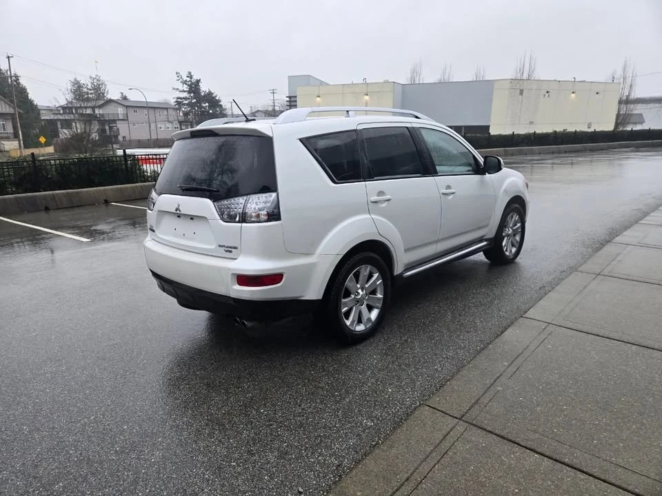 2010 Mitsubishi Outlander - Image 4 of 15