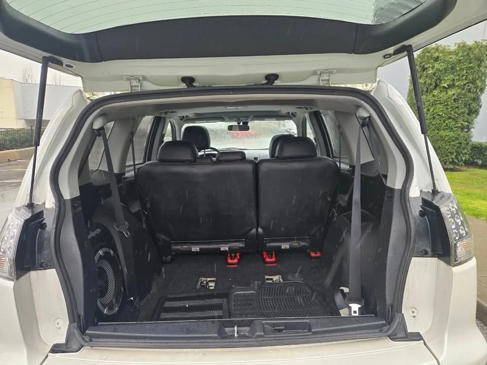 2010 Mitsubishi Outlander - Image 11 of 15