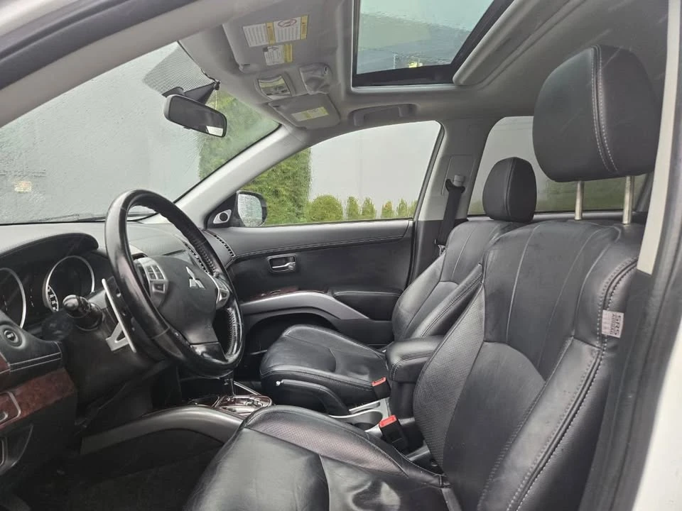 2010 Mitsubishi Outlander - Image 9 of 15