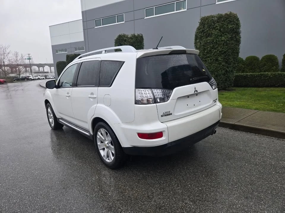 2010 Mitsubishi Outlander - Image 6 of 15