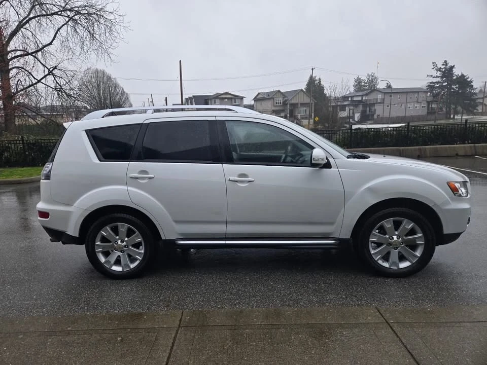 2010 Mitsubishi Outlander - Image 3 of 15