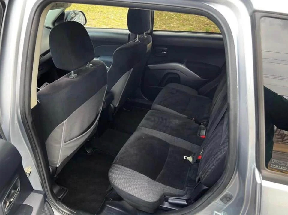 2010 Mitsubishi Outlander - Image 11 of 13