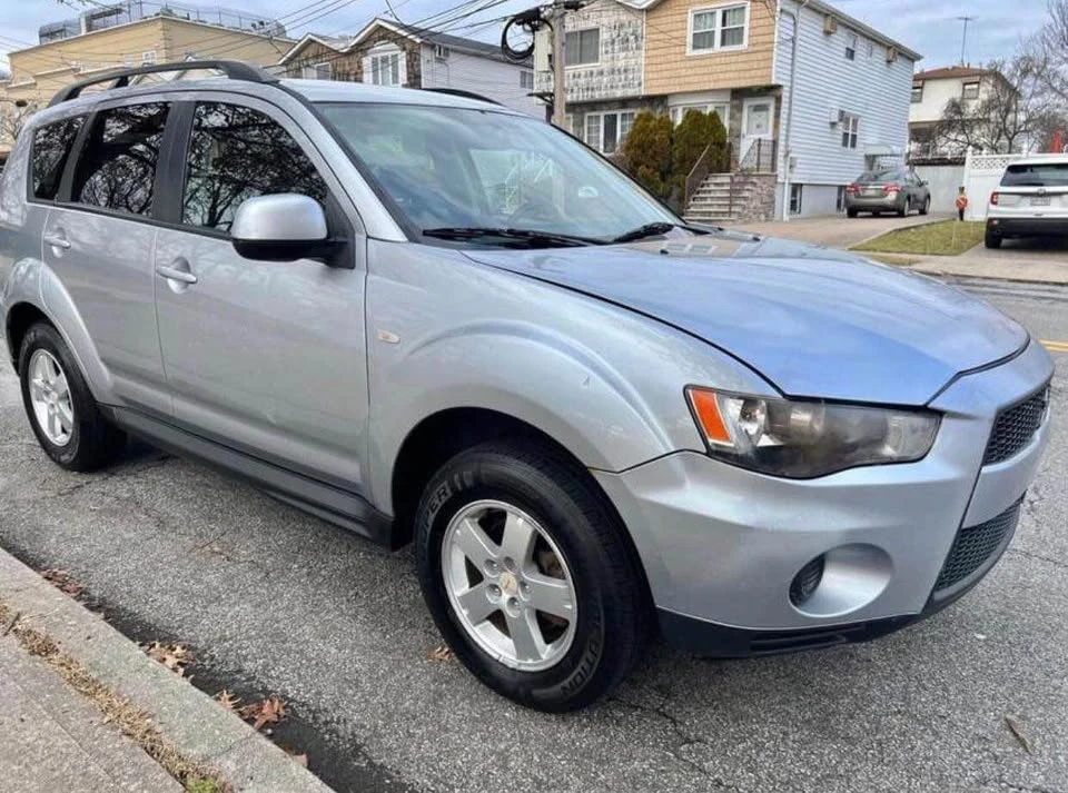2010 Mitsubishi Outlander - Image 8 of 13