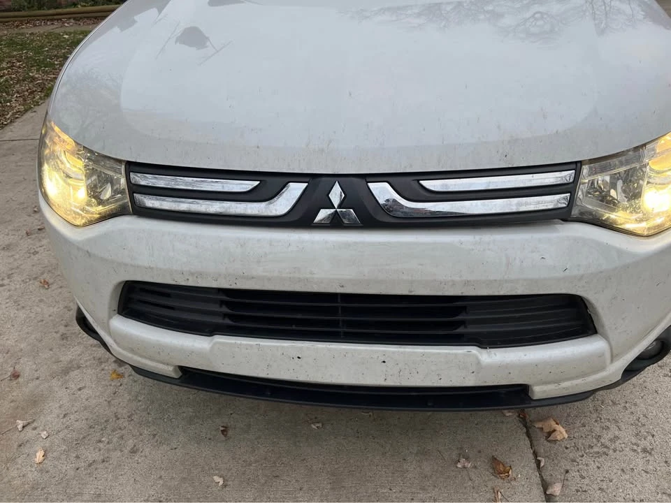 2010 Mitsubishi Outlander - Image 5 of 5