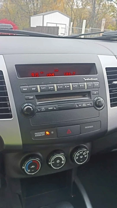 2010 Mitsubishi Outlander - Image 6 of 8