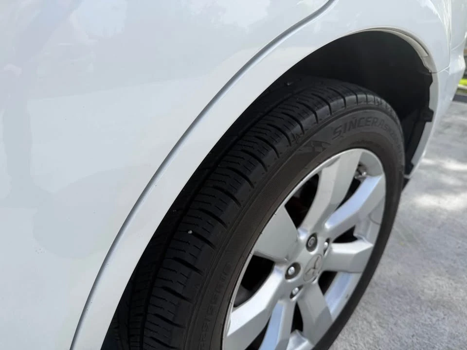 2010 Mitsubishi Outlander - Image 11 of 16