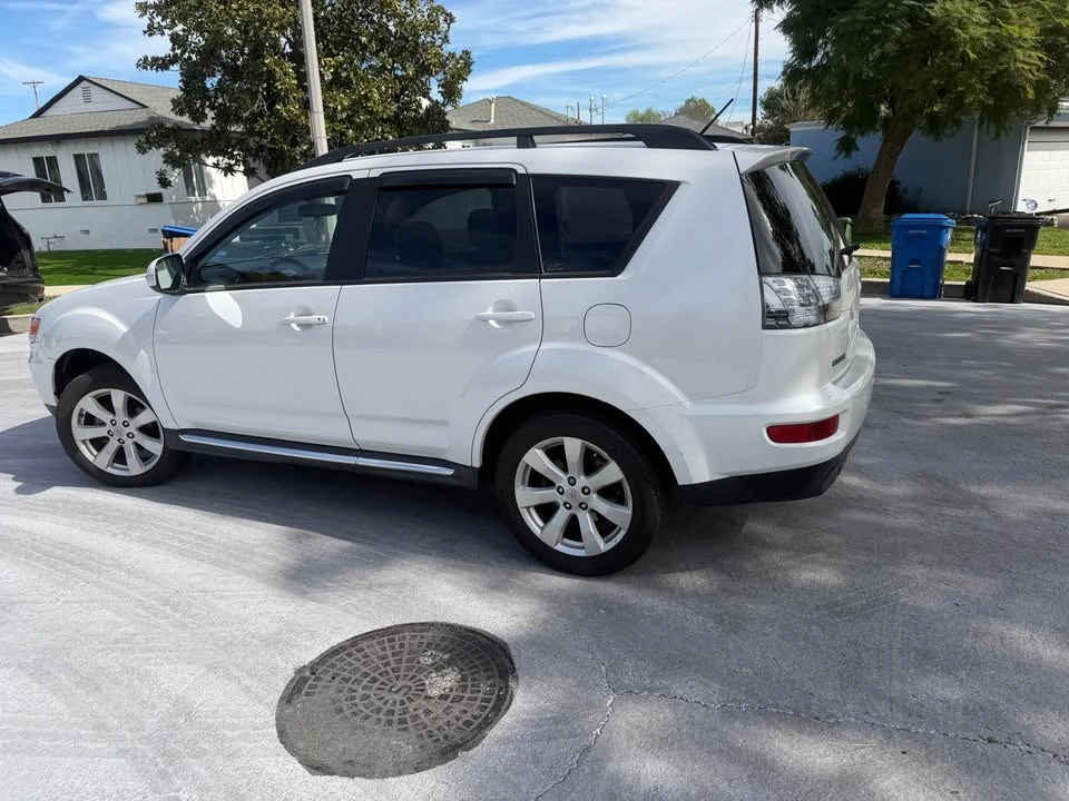 2010 Mitsubishi Outlander - Image 4 of 16