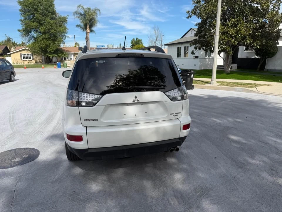 2010 Mitsubishi Outlander - Image 5 of 16