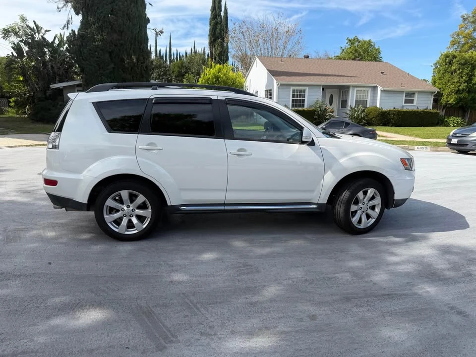 2010 Mitsubishi Outlander - Image 7 of 16