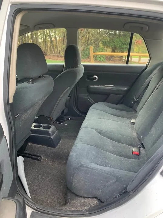 2010 Nissan Versa - Image 6 of 8