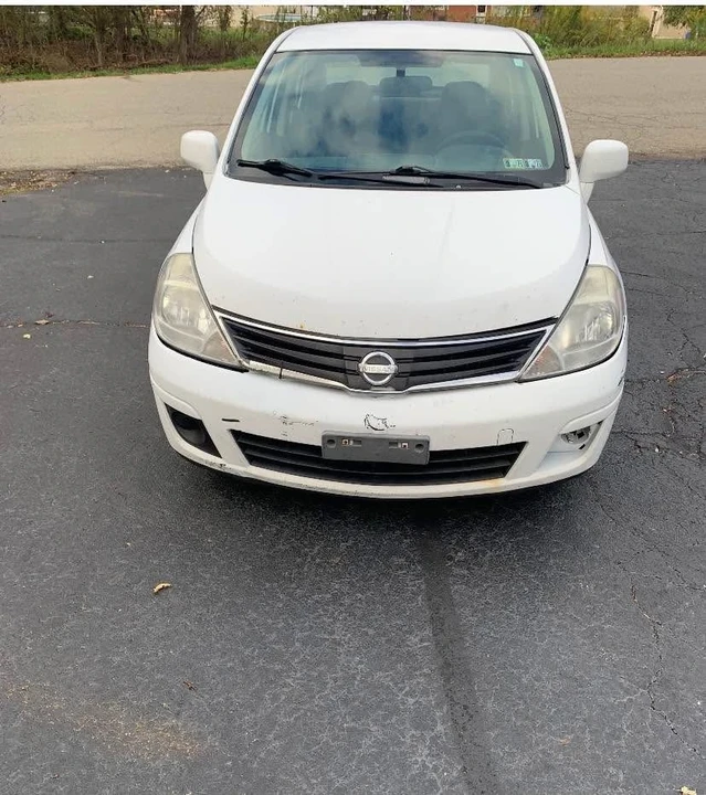 2010 Nissan Versa - Image 3 of 8