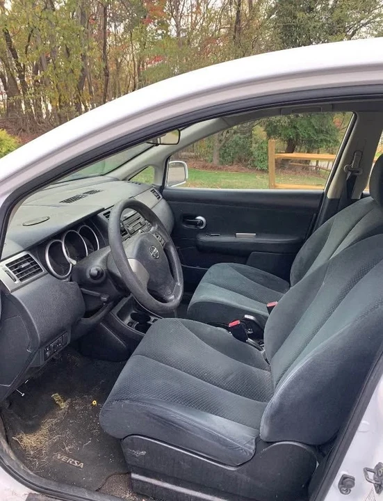 2010 Nissan Versa - Image 7 of 8