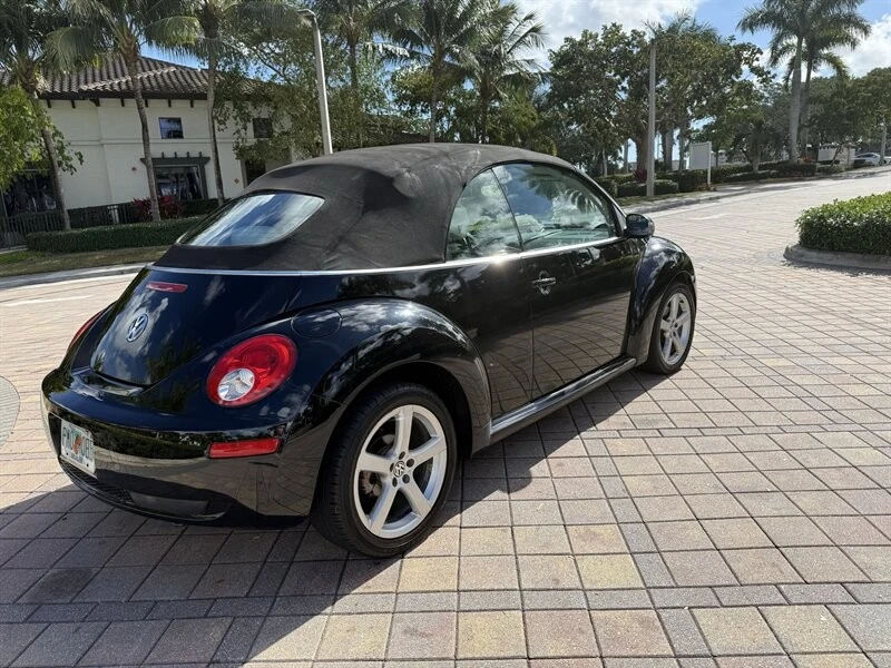 2010 Volkswagen New Beetle - Image 9 of 21