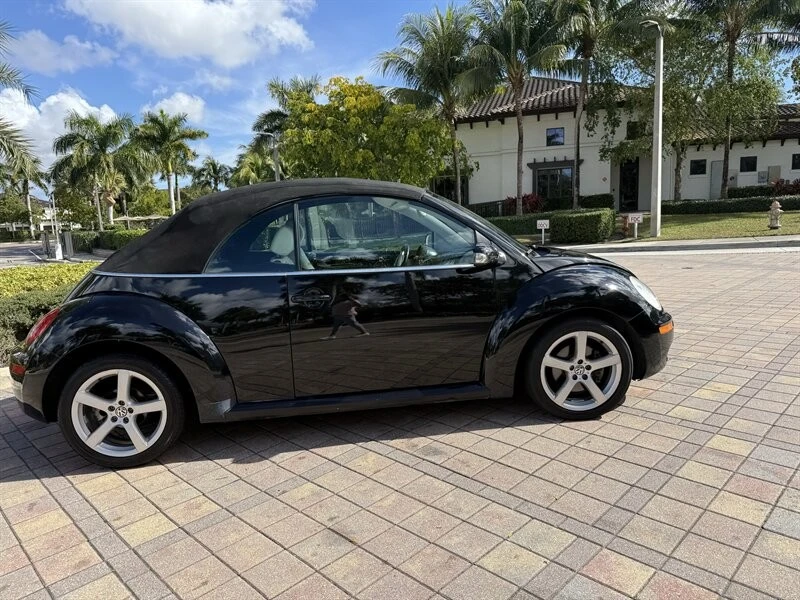 2010 Volkswagen New Beetle - Image 4 of 21