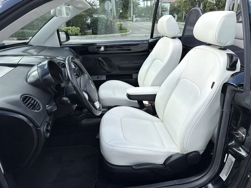 2010 Volkswagen New Beetle - Image 21 of 21