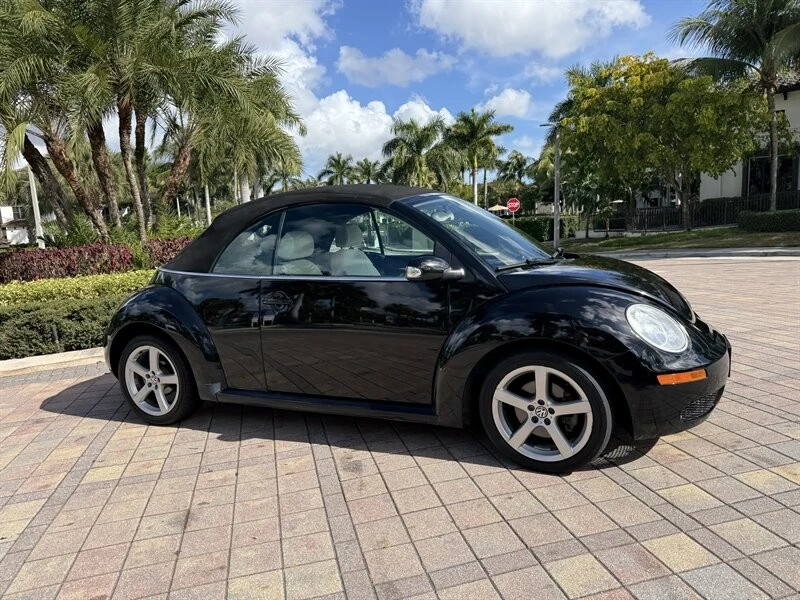 2010 Volkswagen New Beetle - Image 5 of 21