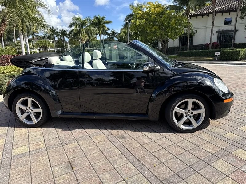 2010 Volkswagen New Beetle - Image 12 of 21