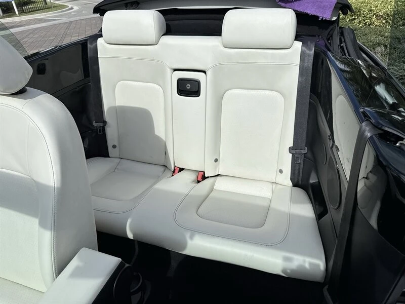 2010 Volkswagen New Beetle - Image 17 of 21