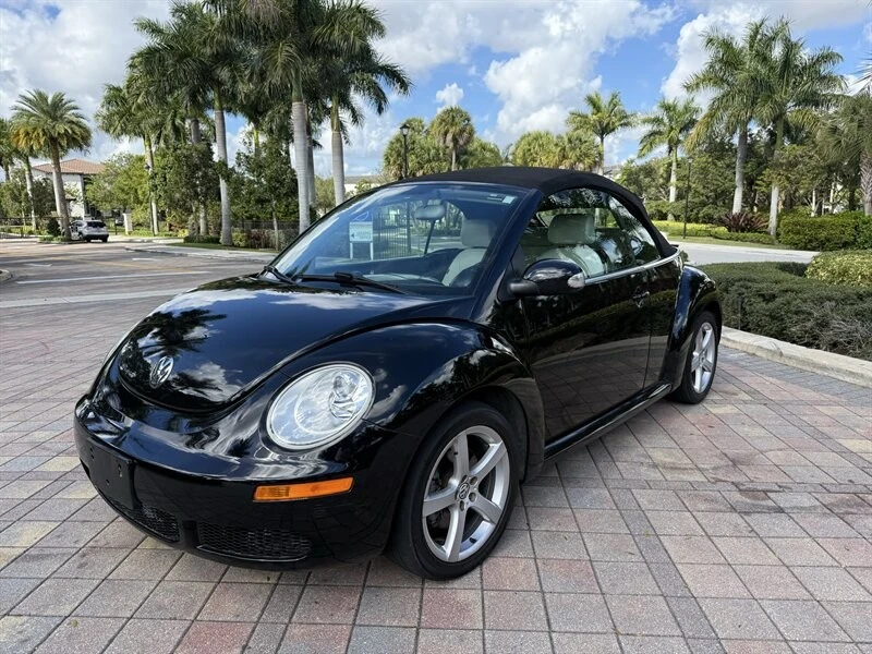 2010 Volkswagen New Beetle - Image 11 of 21