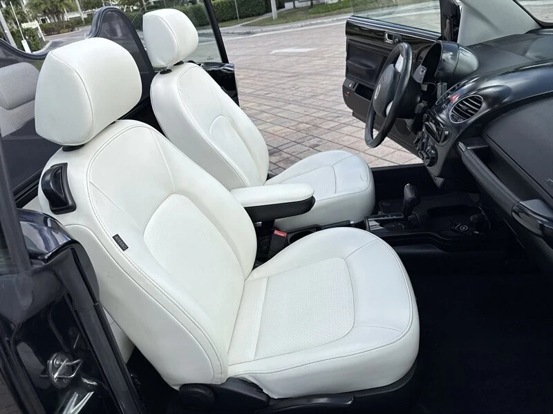 2010 Volkswagen New Beetle - Image 18 of 21