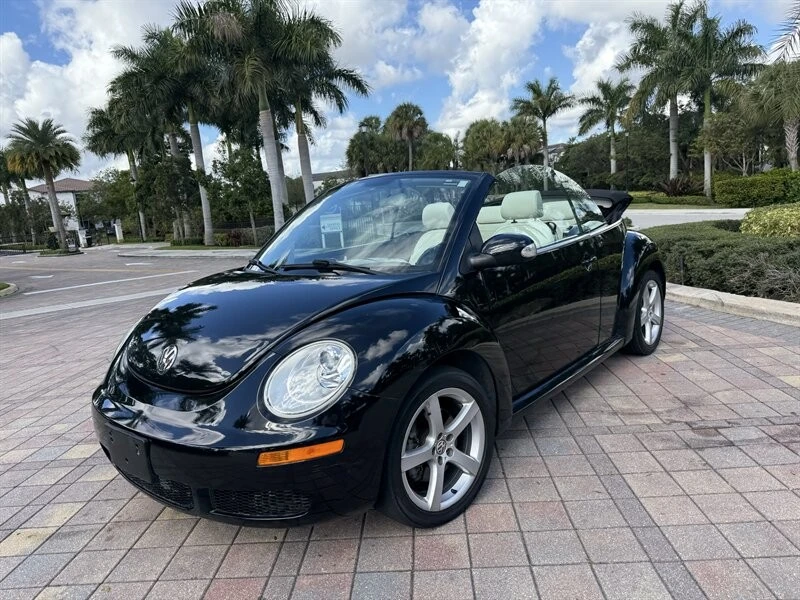 2010 Volkswagen New Beetle - Image 2 of 21