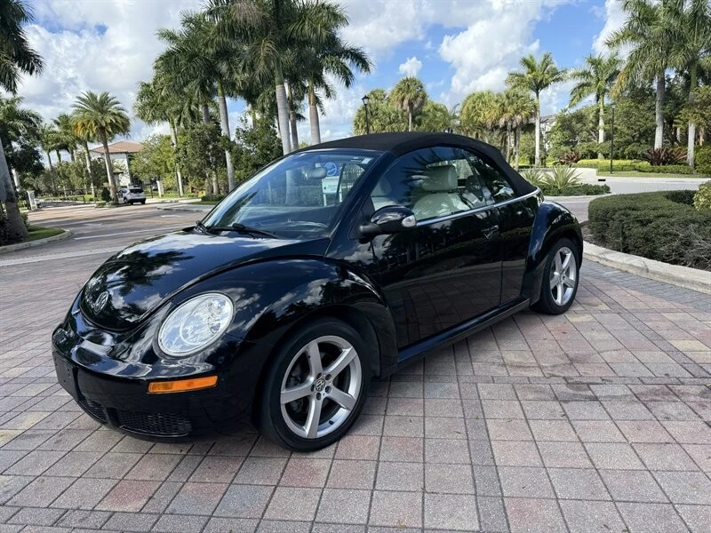 2010 Volkswagen New Beetle - Image 10 of 21